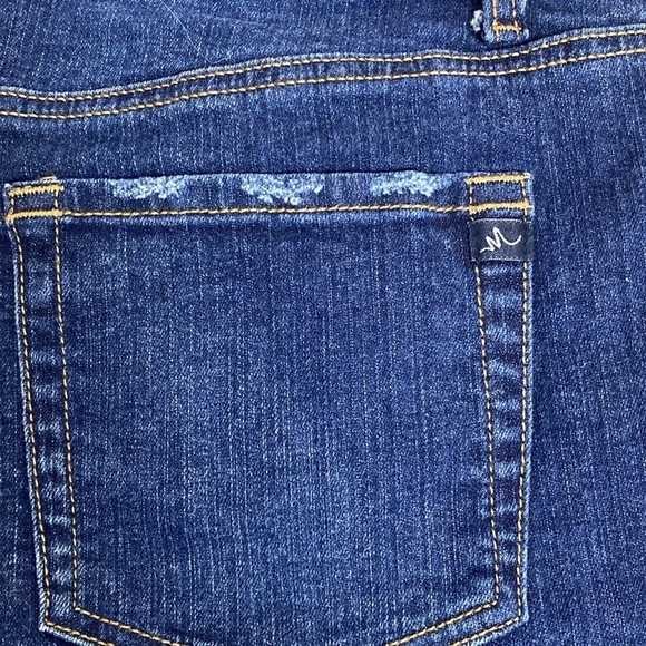 M Jeans by Maurices Dark Denim Mid Rise Jean Short 12 Button Fly Distressed NWOT - Picture 3 of 3
